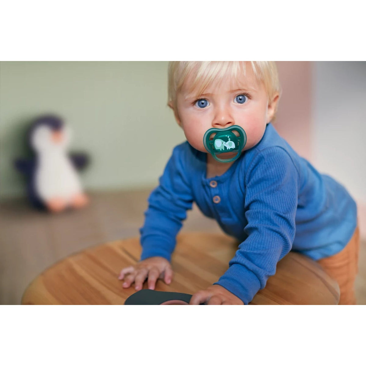 Philips Avent Ultra Air Pacifier - 2 Pack - Light, Breathable Baby Pacifiers for Babies Aged 18 Months Plus, BPA Free with Sterilizer Carry Case
